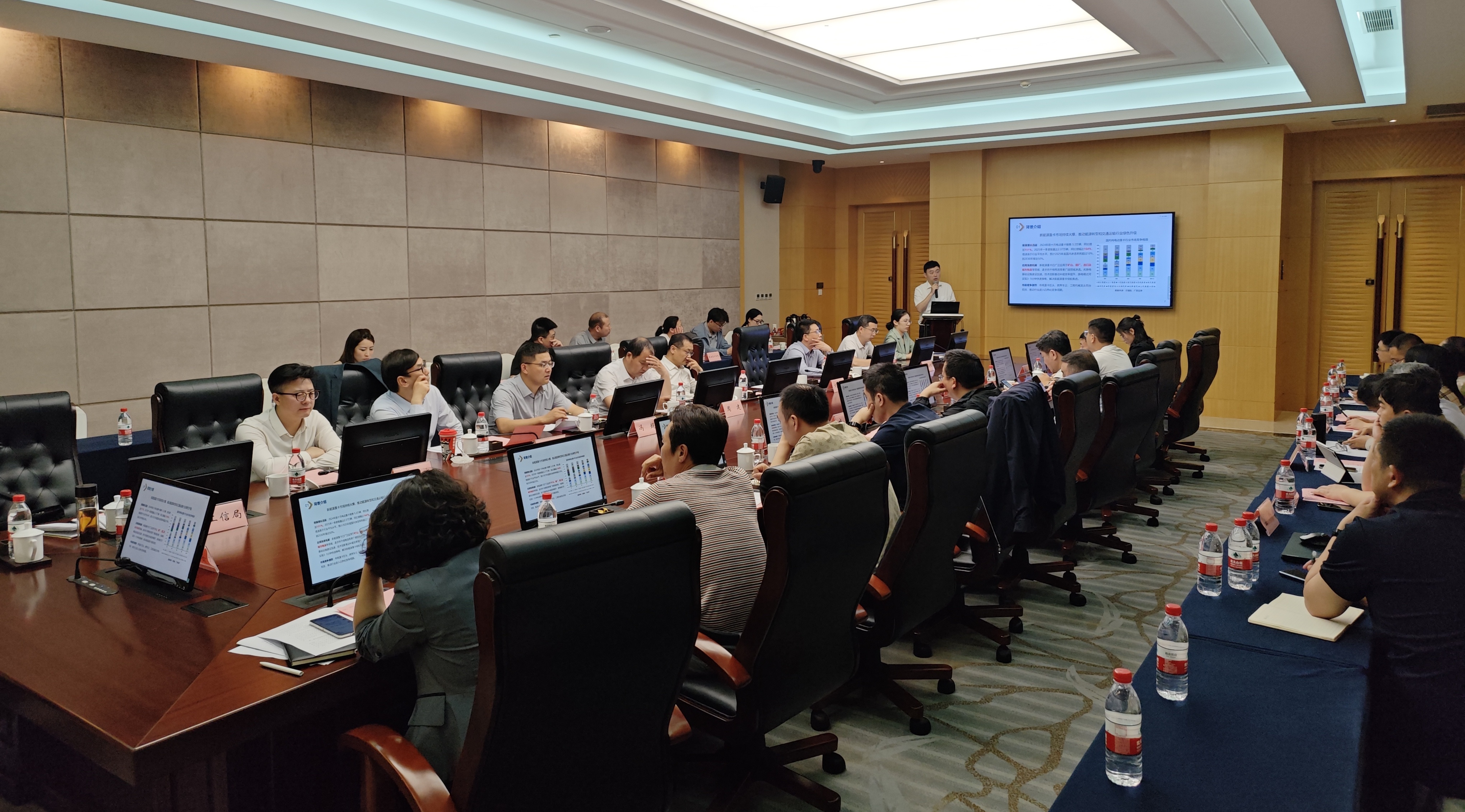 煥新發(fā)展專題座談會(huì)舉辦  推動(dòng)工業(yè)綠色低碳轉(zhuǎn)型